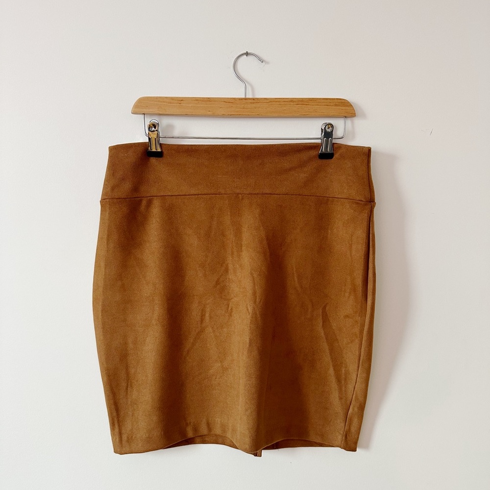 ⛱️ 2/20$ NWOT colori faux suede women mini skirt in tan color